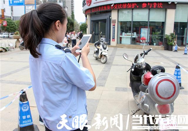 贵州：紫云交警对摩托车、电动车、电动自行车进行上牌登记