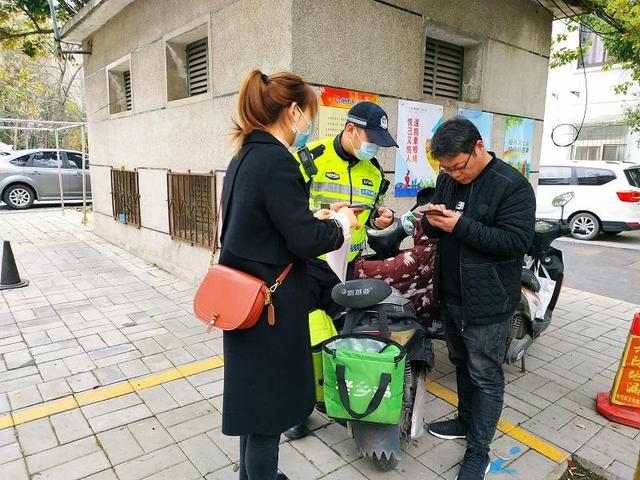 安徽：丁香社区开展电动车上牌进小区活动